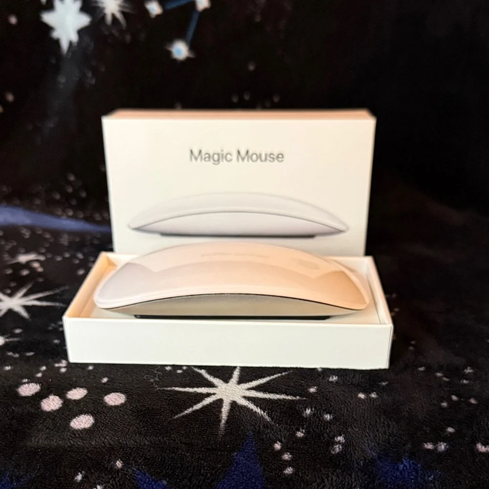 Apple Magic Mouse in Sleek White